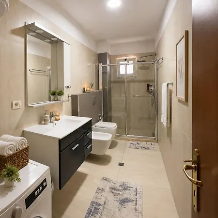 Appartement Modern 2br Garden Near Bus Terminal Kashari