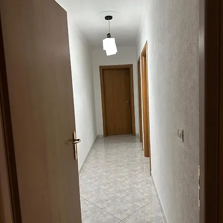 Appartement Modern 2br Garden Near Bus Terminal